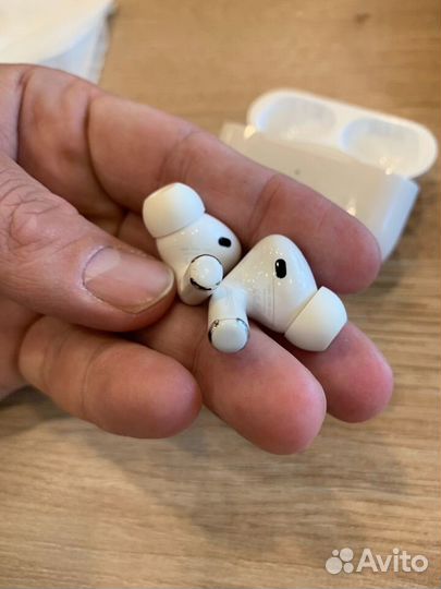 Apple Airpods Pro правый и левый наушник