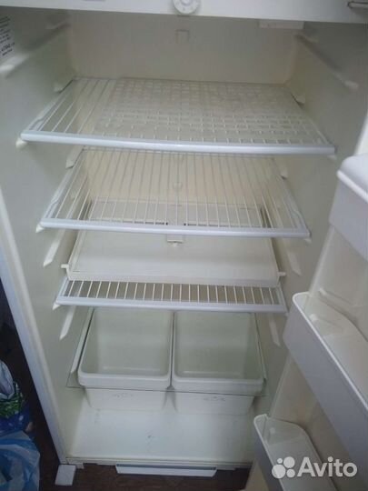 Холодильник бу маленький плохо морозит