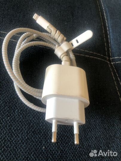 Зарядка на iPhone 13