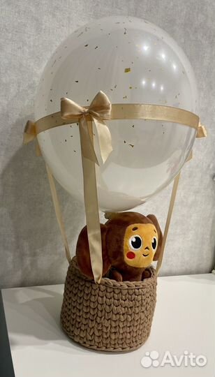 Воздушный шар с корзиной и игрушкой