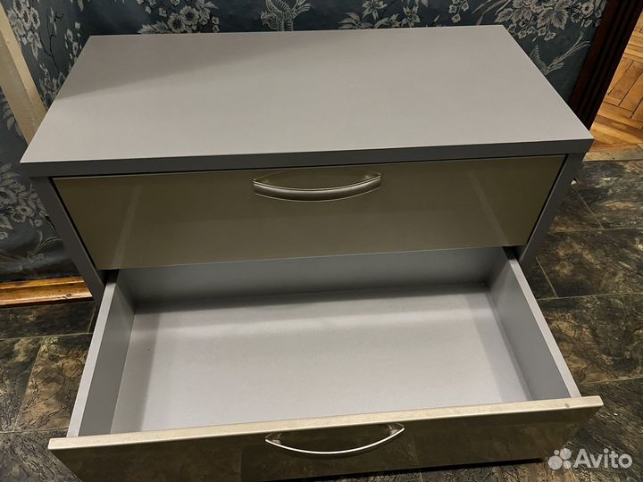 Тумба с выдвижными ящиками