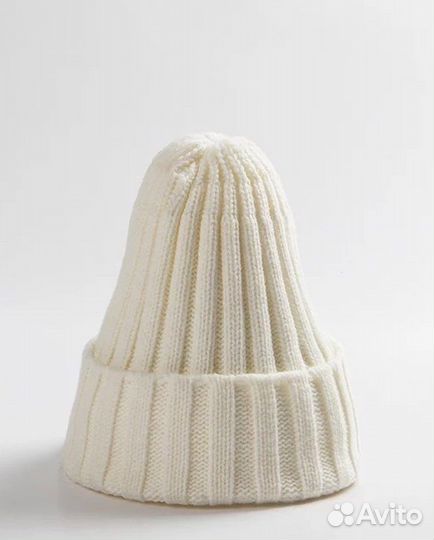 Шапка бини вязаная однотонная на весну/осень