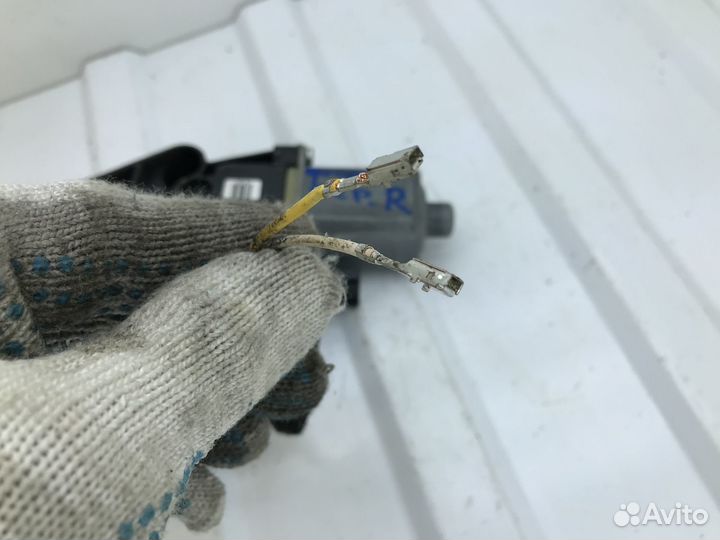 Моторчик стеклоподъемника правый передний Focus 2