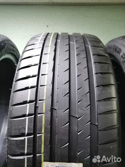 Michelin Pilot Sport 4 245/40 R19 98Y