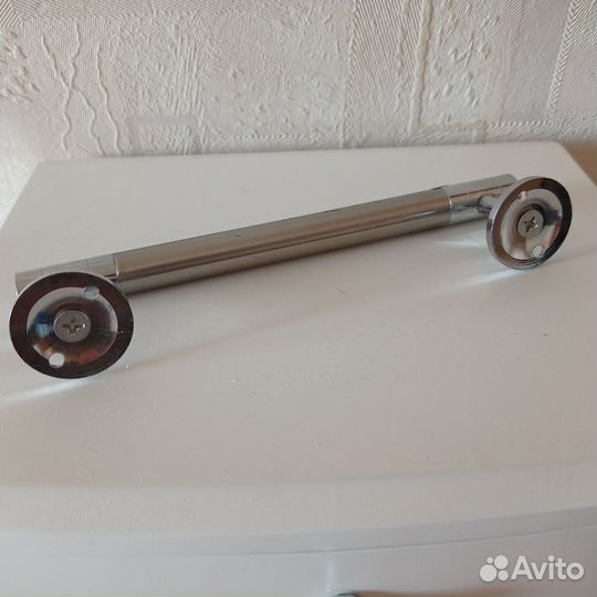 Ручка хромированная, вешалка деревянная