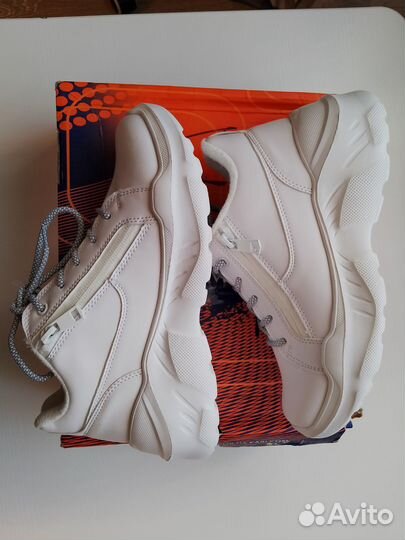 Кроссовки новые 38 на флисе утепленные