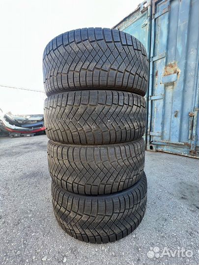 Pirelli Ice Zero FR 235/45 R18 98H