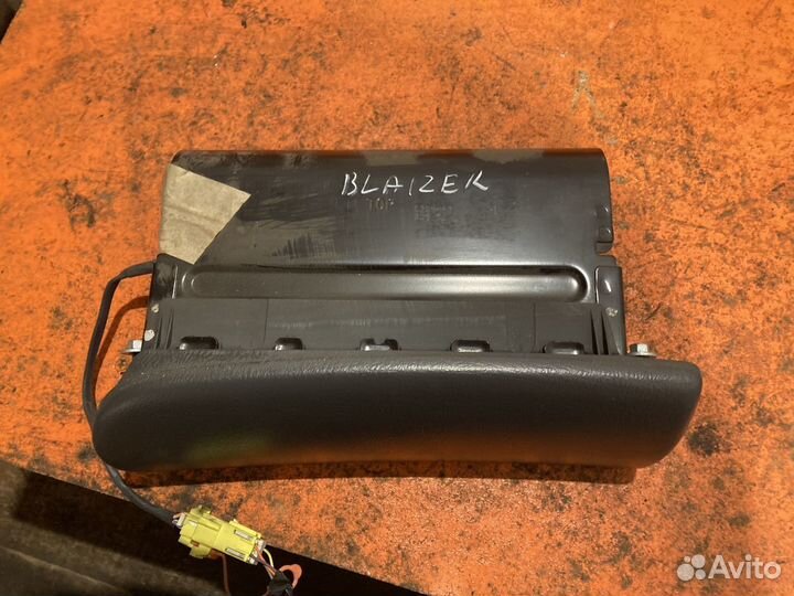 Подушка безопасности в торпедо Trail Blazer 1