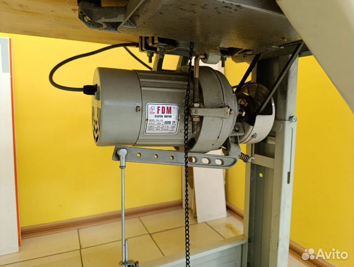 Оверлок промышленный Typical GN794 со столом