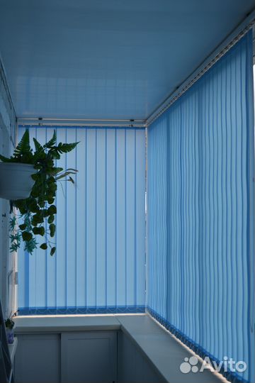 Жалюзи на 6-метровый балкон с одной боковинкой