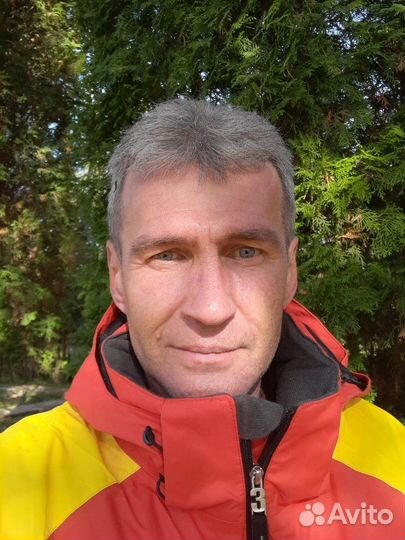 Плотник строитель,помощник по хозяйству