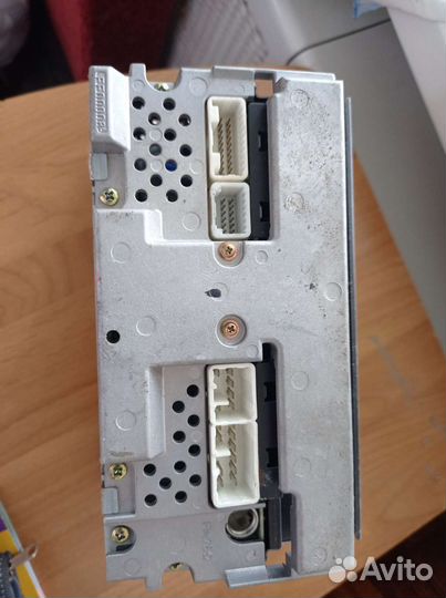 Штатная магнитола на toyota avensis