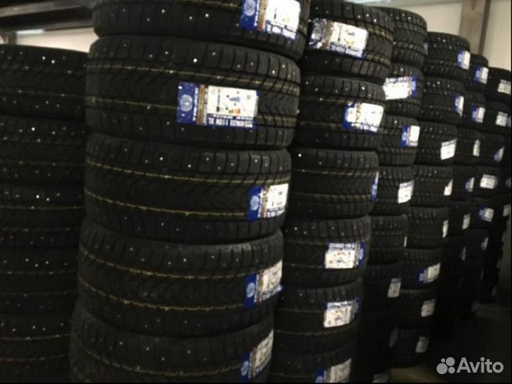 Tri Ace Snow White II 325/40 R22 118H