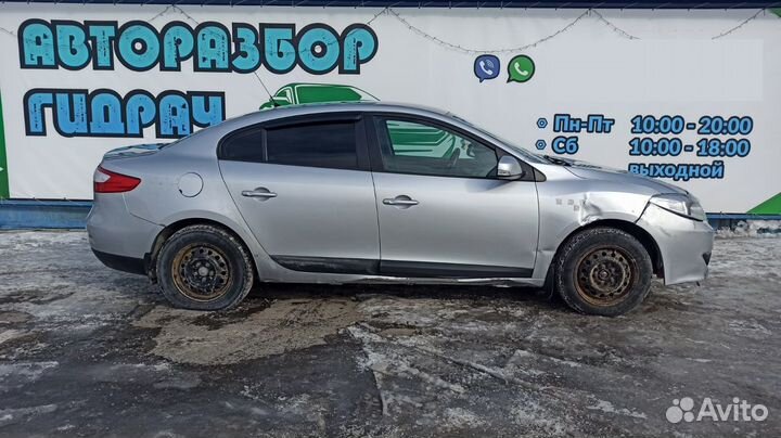 Накладка стекла заднего левого Renault Fluence 828210174R Отличное состояние