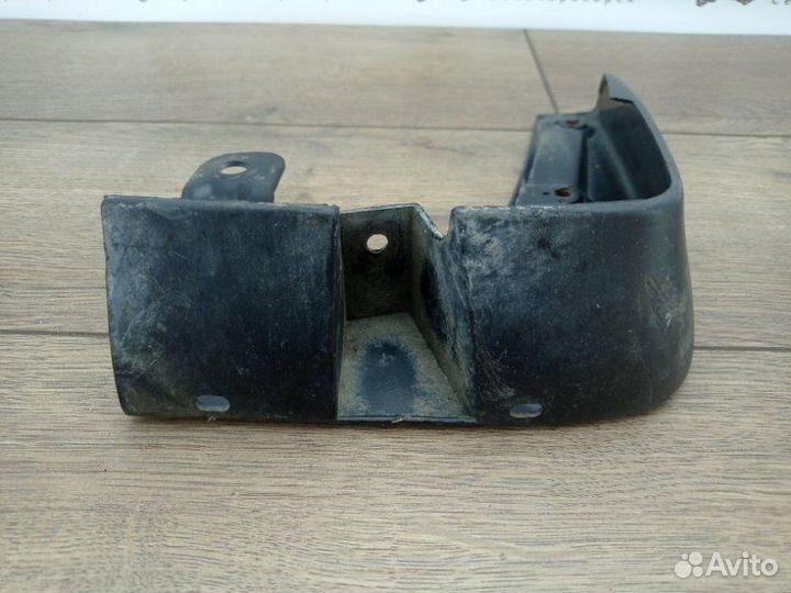 Брызговик передний правый Kia Cerato 1 седан G4FC