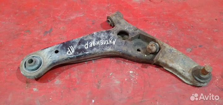 Митсубиси Аутлендер рычаг передний правый нижний