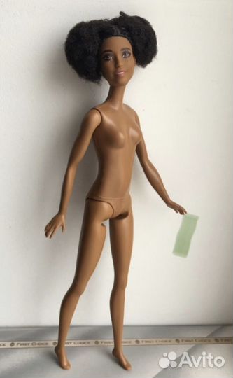 Барби-африканка на высоком теле