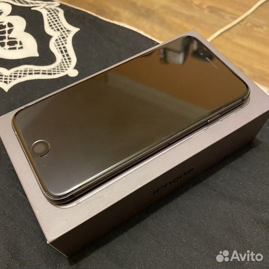 Телефон iPhone 8 64 gb