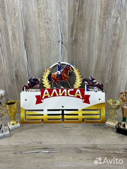 Индивидуальная медальница под заказ