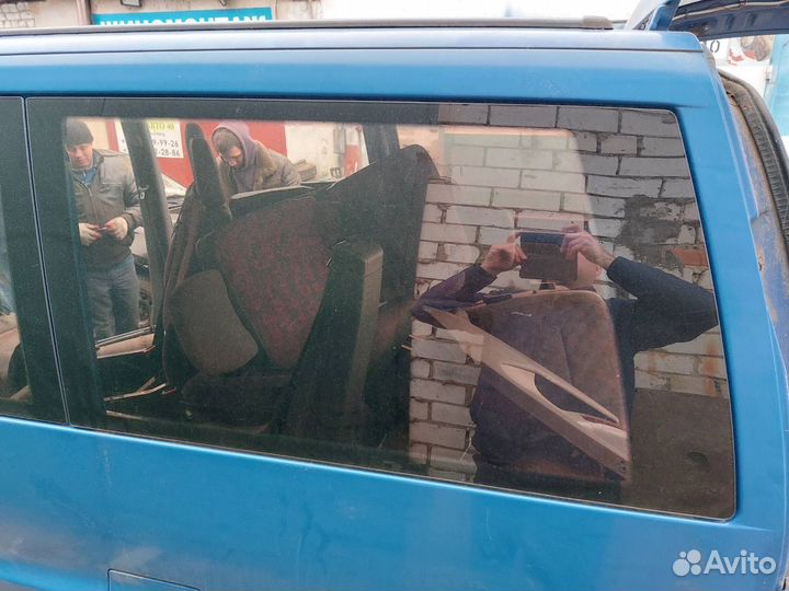 Стекло боковое Mercedes Vito w638