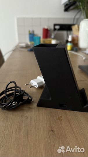 Настольная беспроводная зарядка для телефона