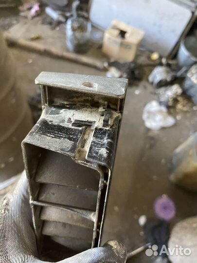 Центральный дефлектор мерседес 124