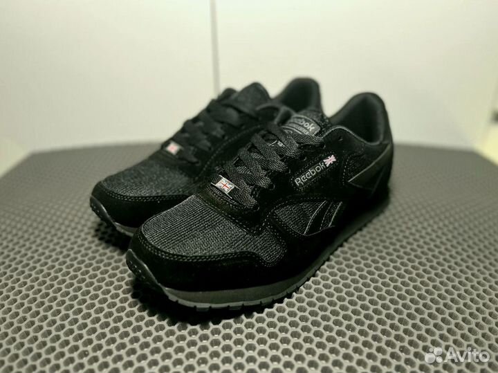 Кроссовки Reebok эргономичные