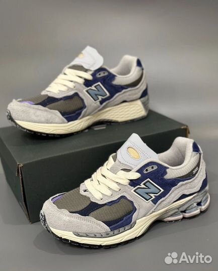 New balance 2002r