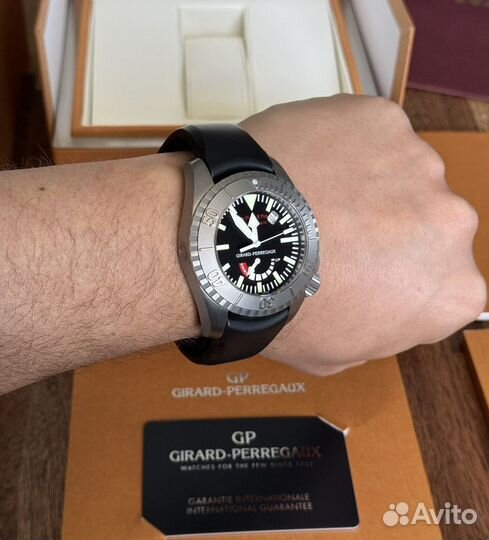 Girard-Perregaux Sea Hawk Pro 44 Titanium 3000m