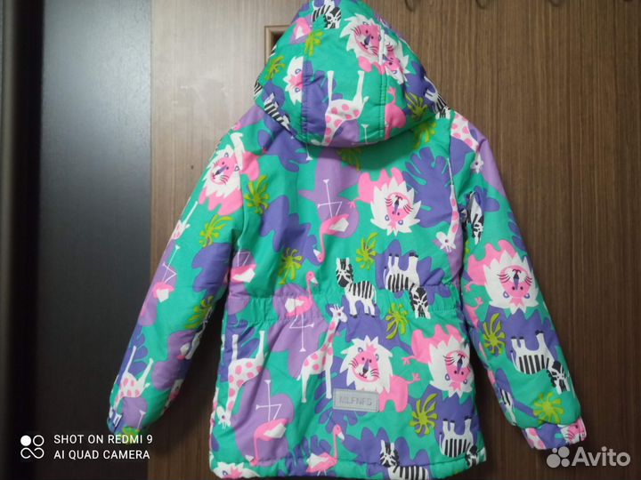Демисезонная куртка на девочку 104размер