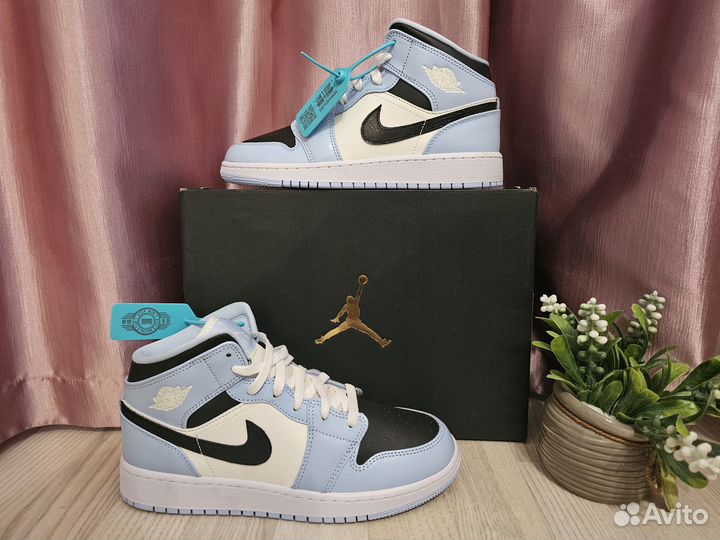 Nike Air Jordan 1 Mid Ice Blue