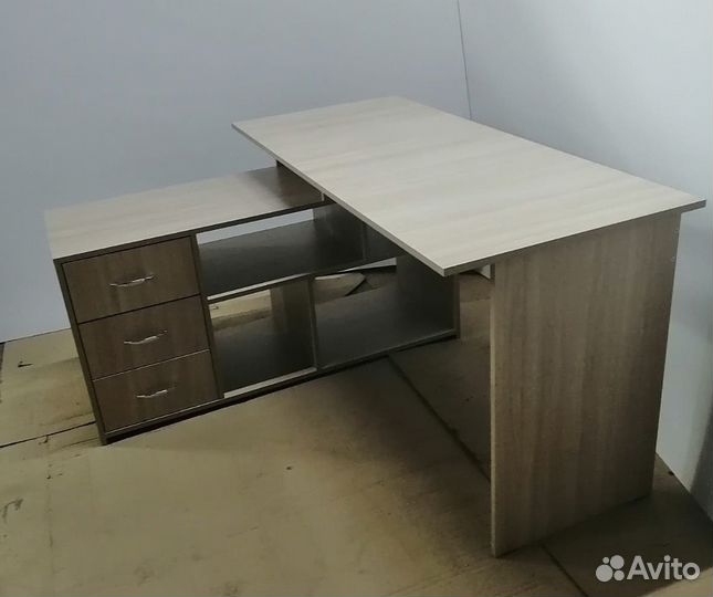 Угловой письменный стол