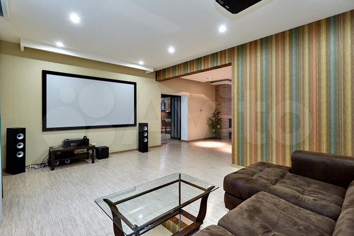 Дом 420 м² на участке 7 сот.