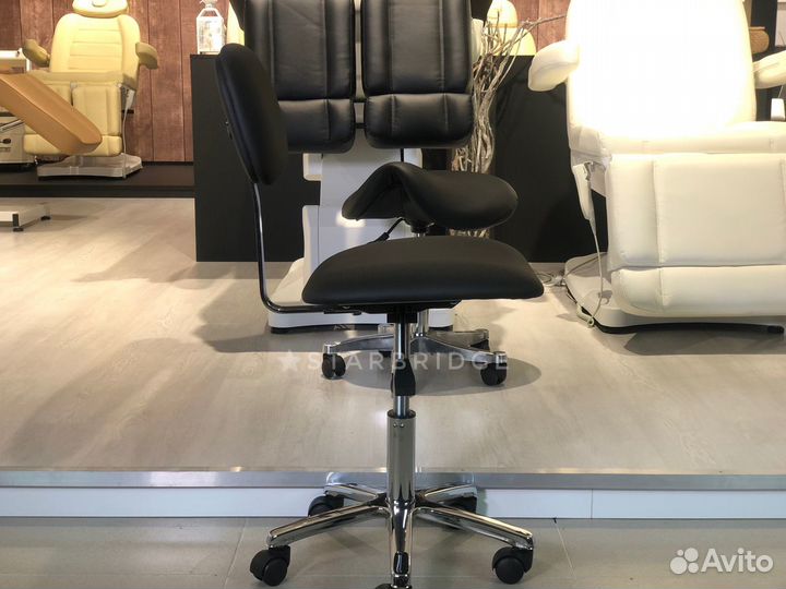 Стул мастера маникюра / педикюра