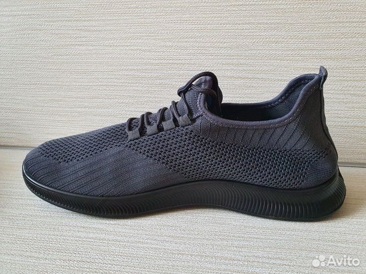 Кроссовки спортивные