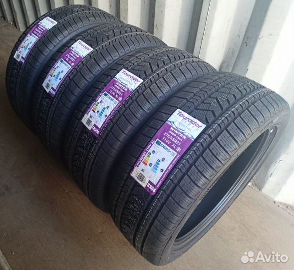 Tourador Winter Pro TSU1 275/45 R21 и 315/40 R21 109V