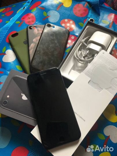 Телефон iPhone 8 64 gb