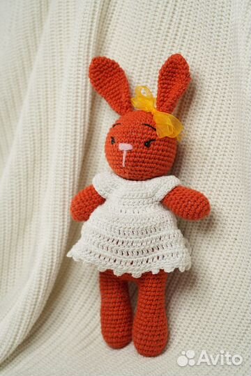 Заяц вязаный, ручная работа