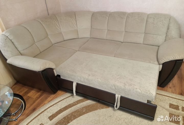 Большой угловой диван