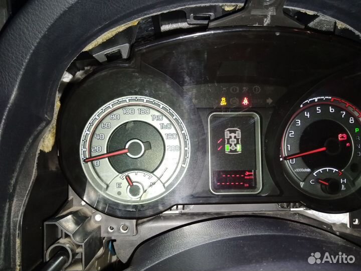 Приборная панель Pajero4