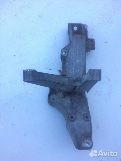 Кронштейн двигателя левый бмв Е36