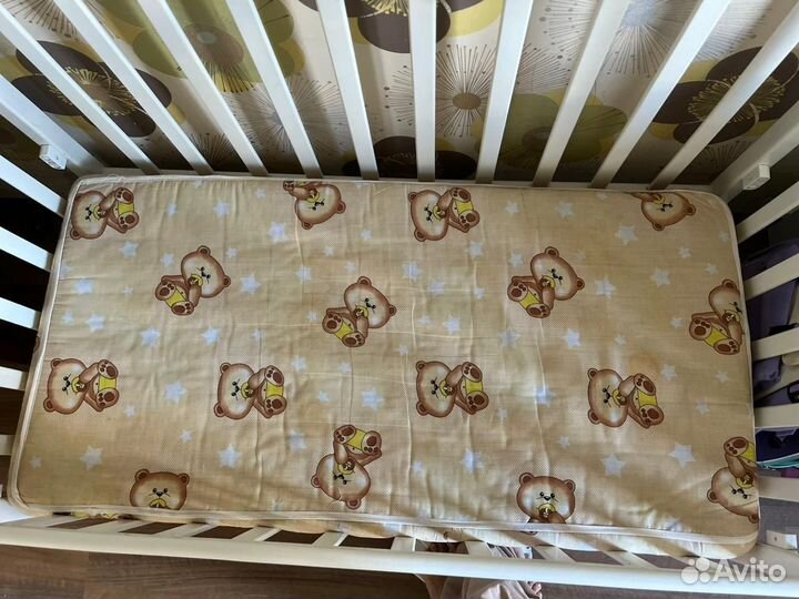 Детская кроватка с продольным маятником