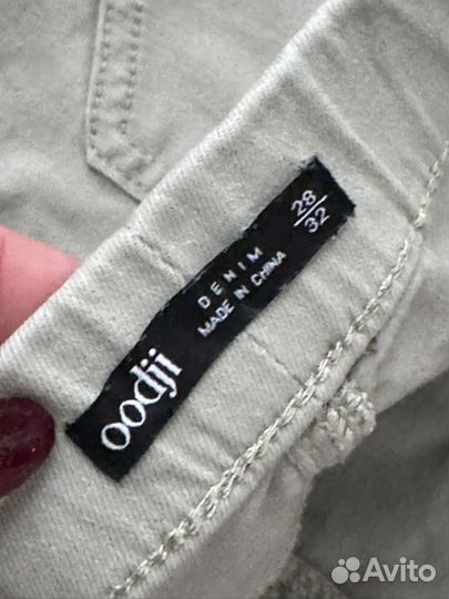 Две пары джинс