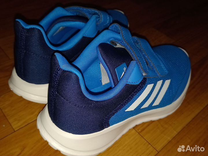 Кроссовки Adidas новые