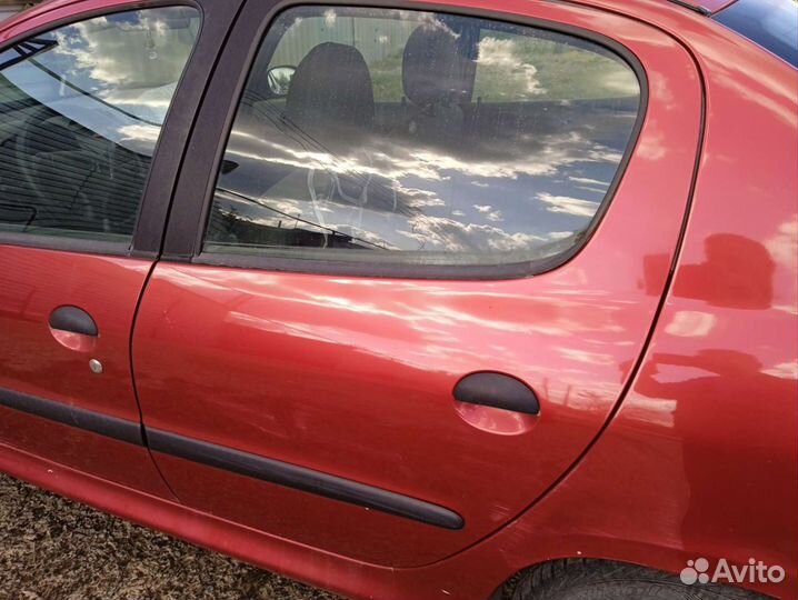 Дверь задняя левая Пежо 206