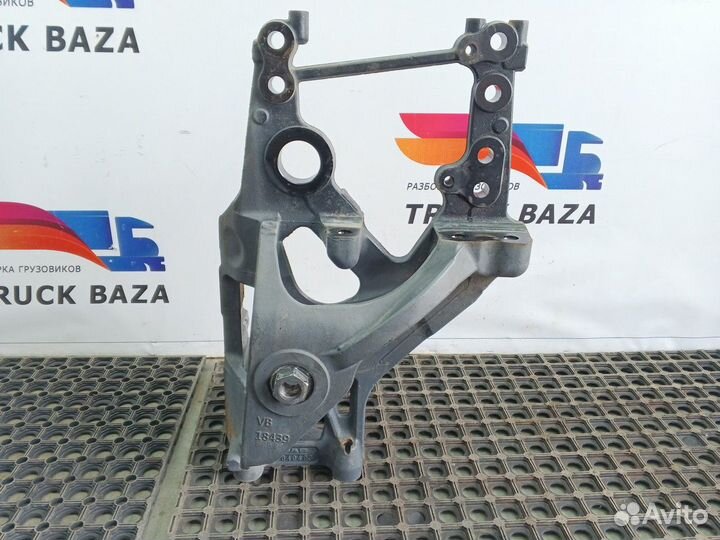 Кронштейн передней рессоры правый Daf XF106