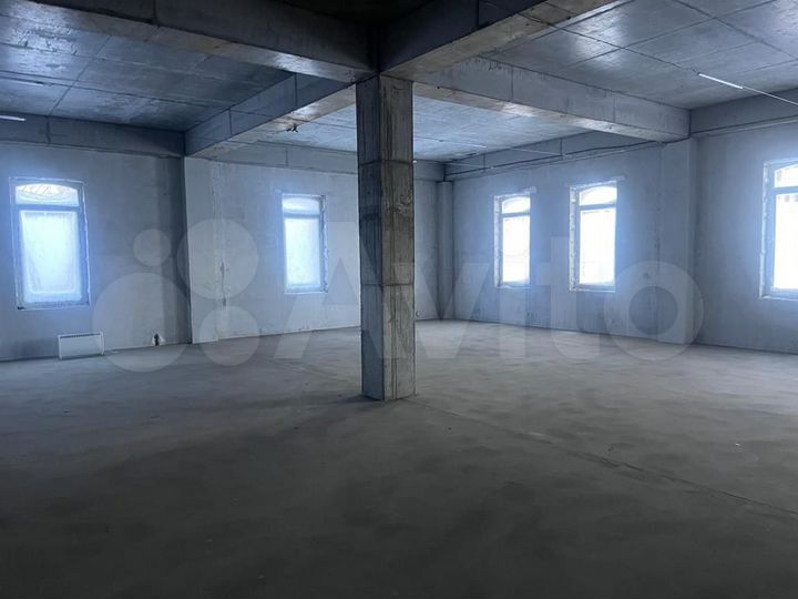 Здание, 2400 м²