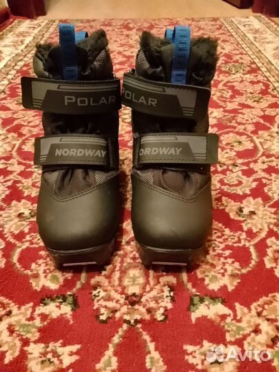 Продаю детские лыжи с ботинками в комплекте