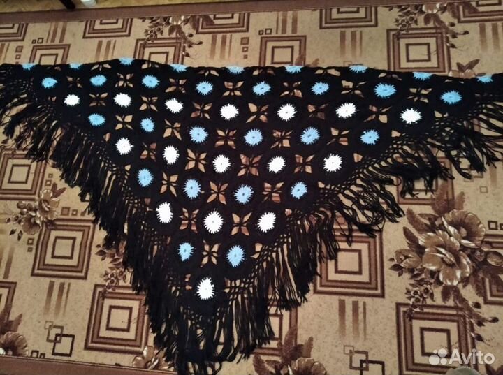 Шаль вязаная теплая большая