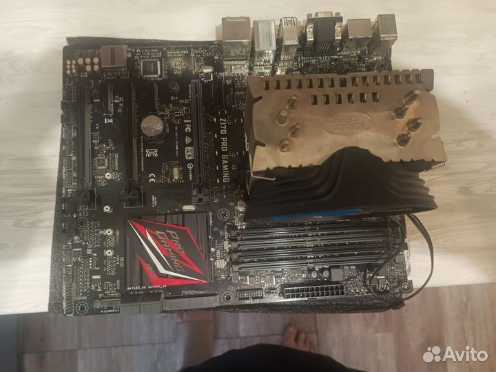 Материнская плата с процессором и кулером